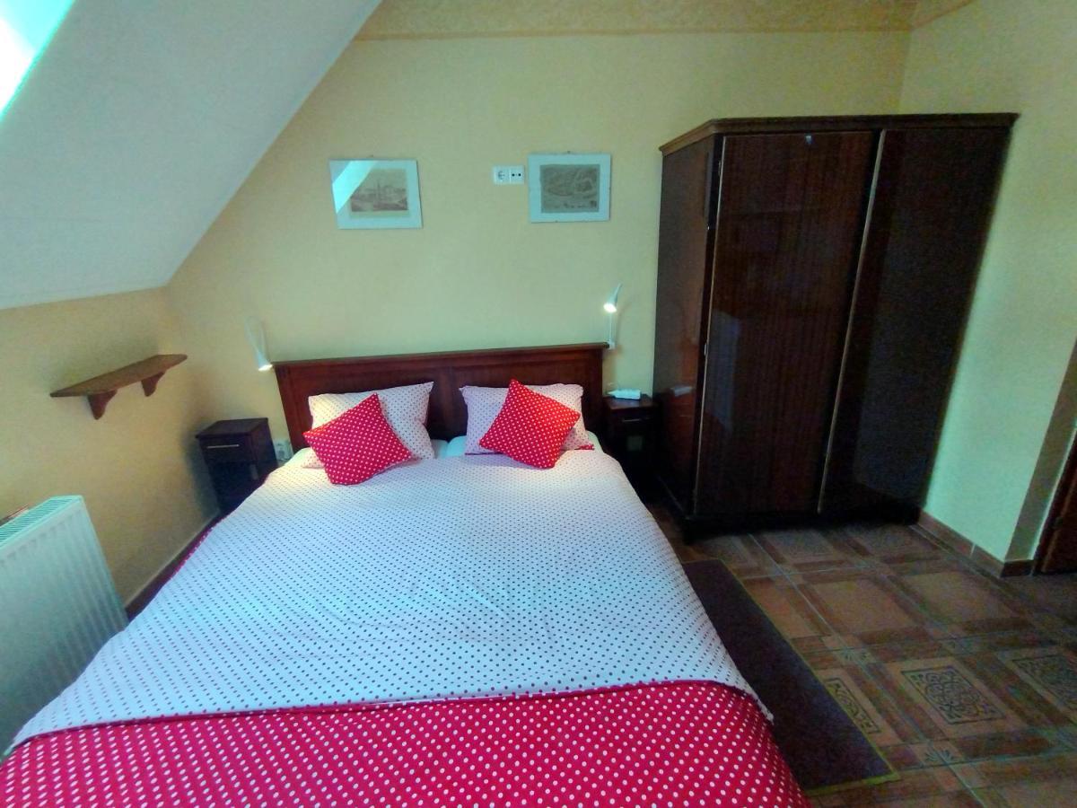 Burg Apartman Gyula Esterno foto