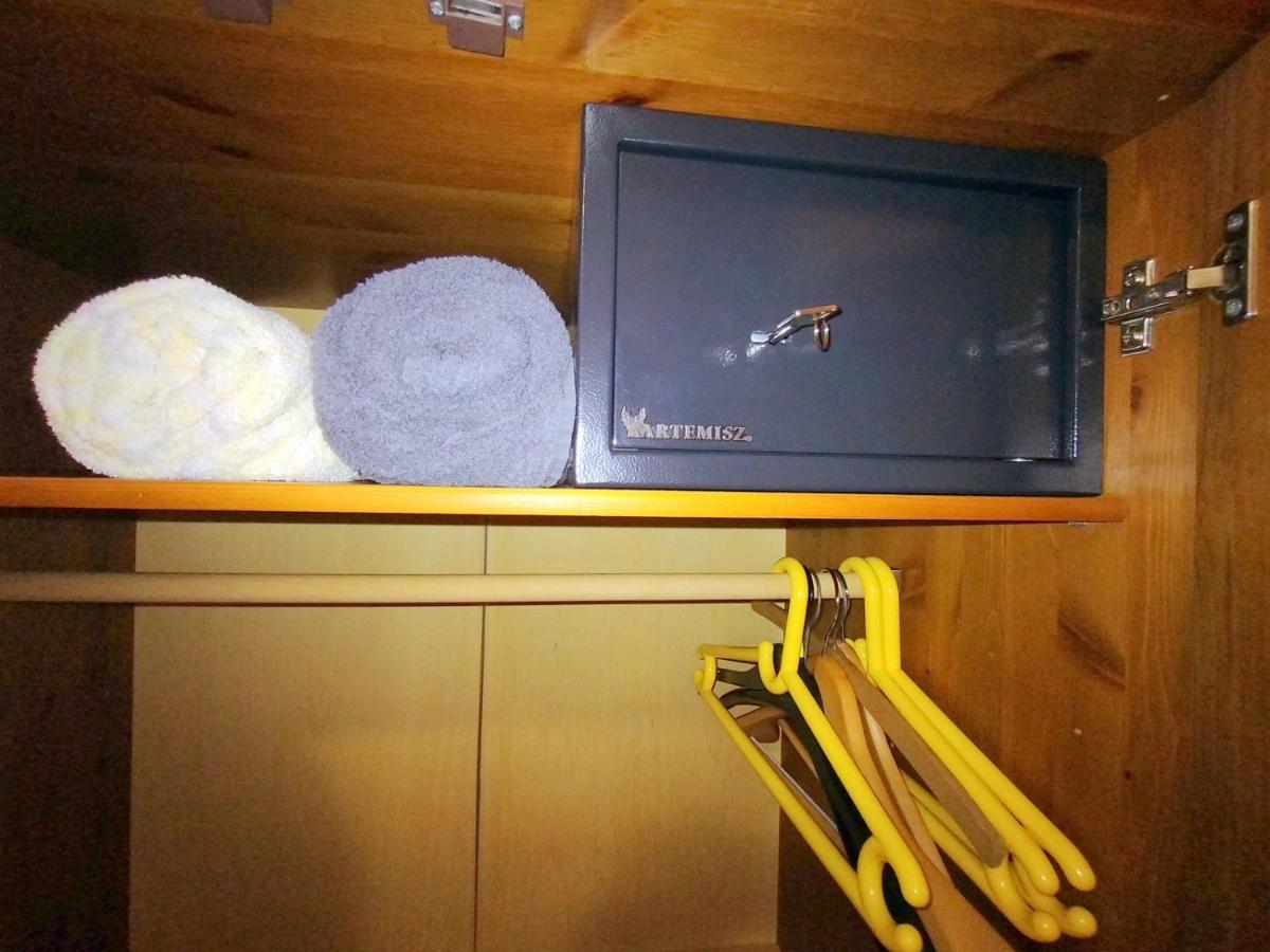 Burg Apartman Gyula Esterno foto
