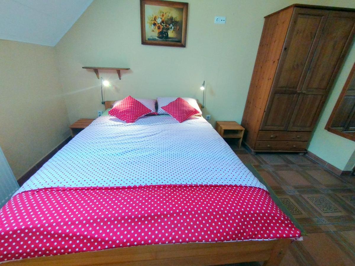 Burg Apartman Gyula Esterno foto