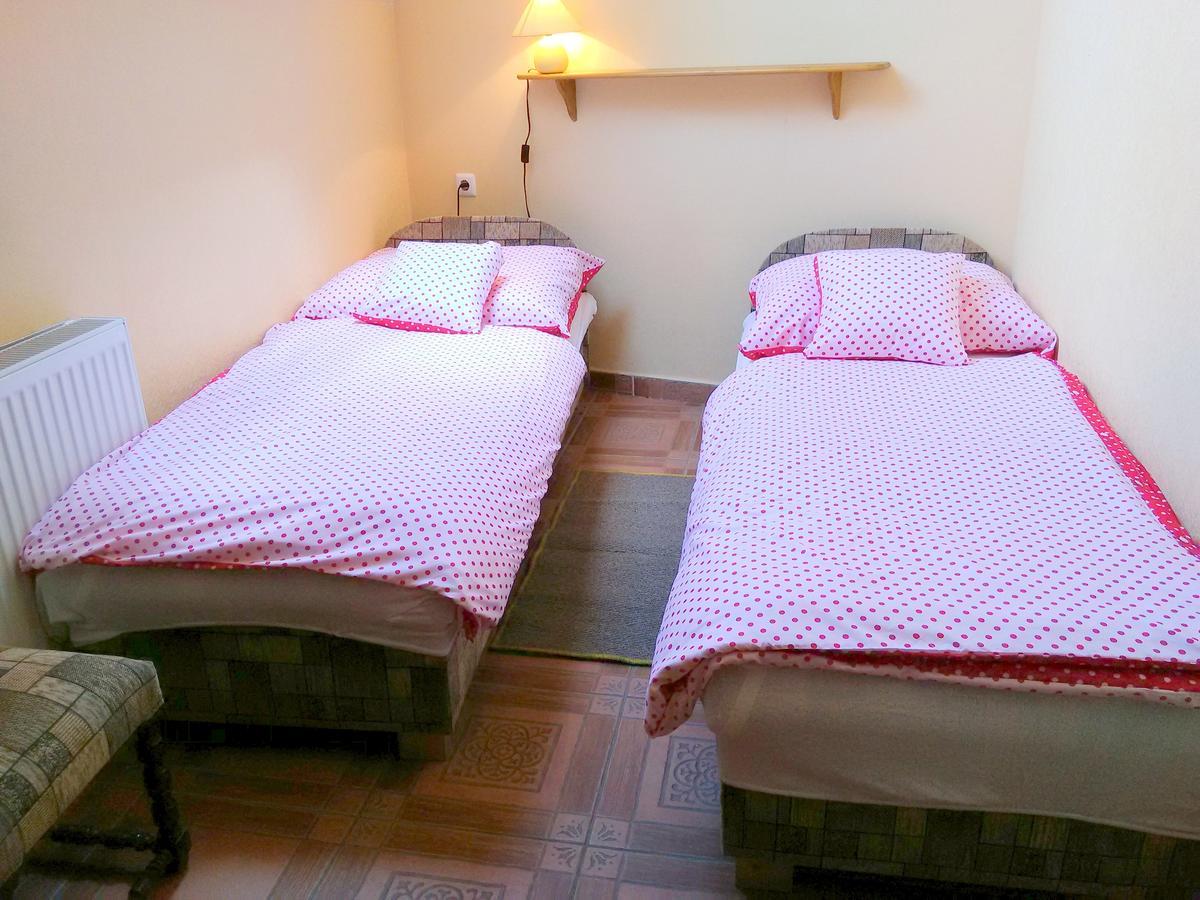 Burg Apartman Gyula Esterno foto