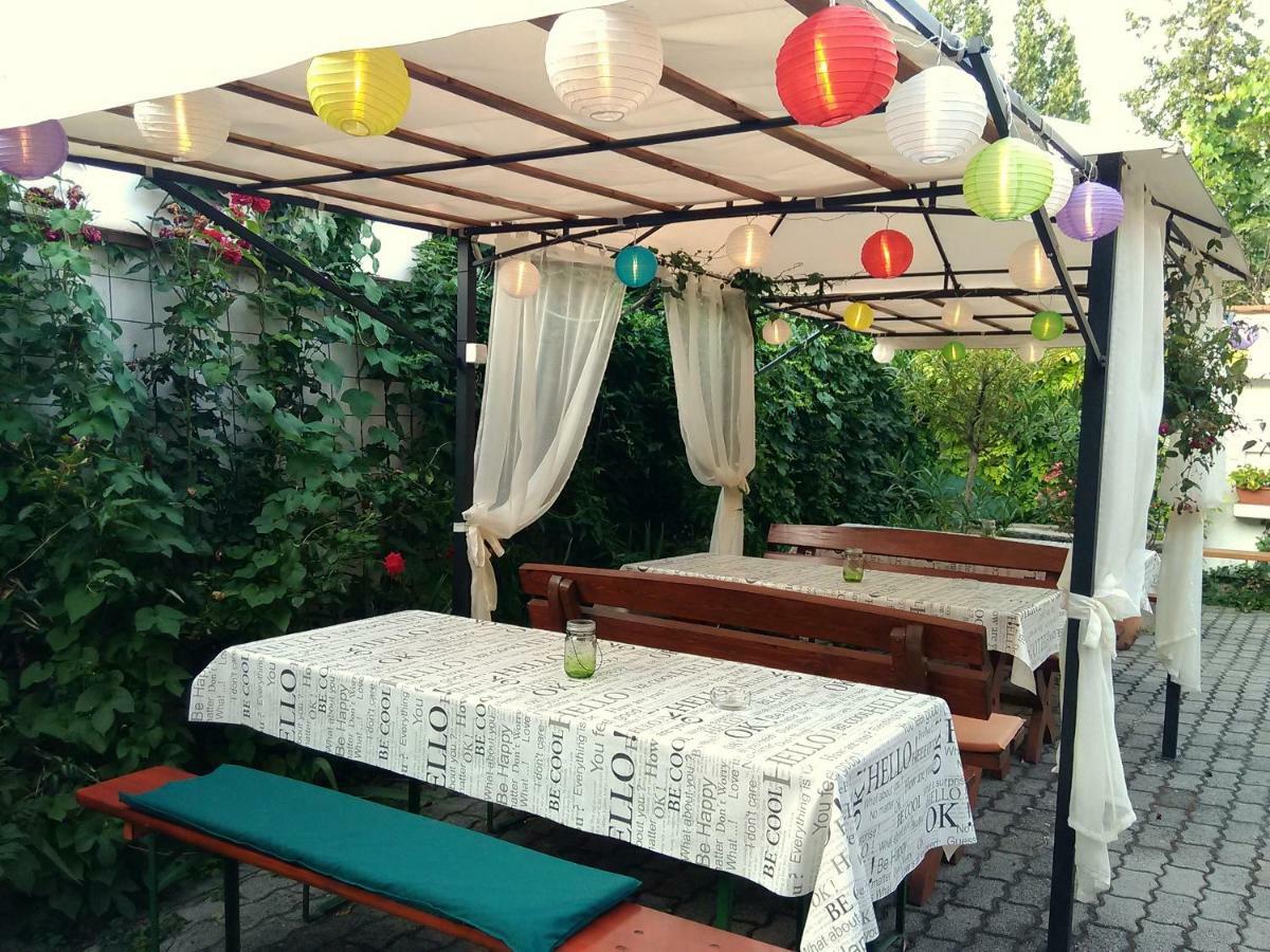 Burg Apartman Gyula Esterno foto