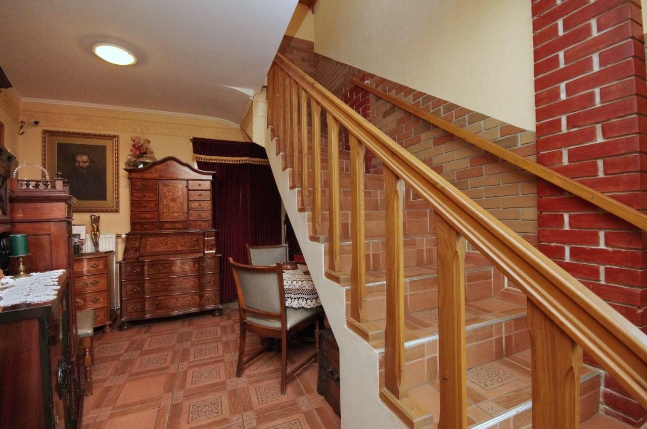 Burg Apartman Gyula Esterno foto
