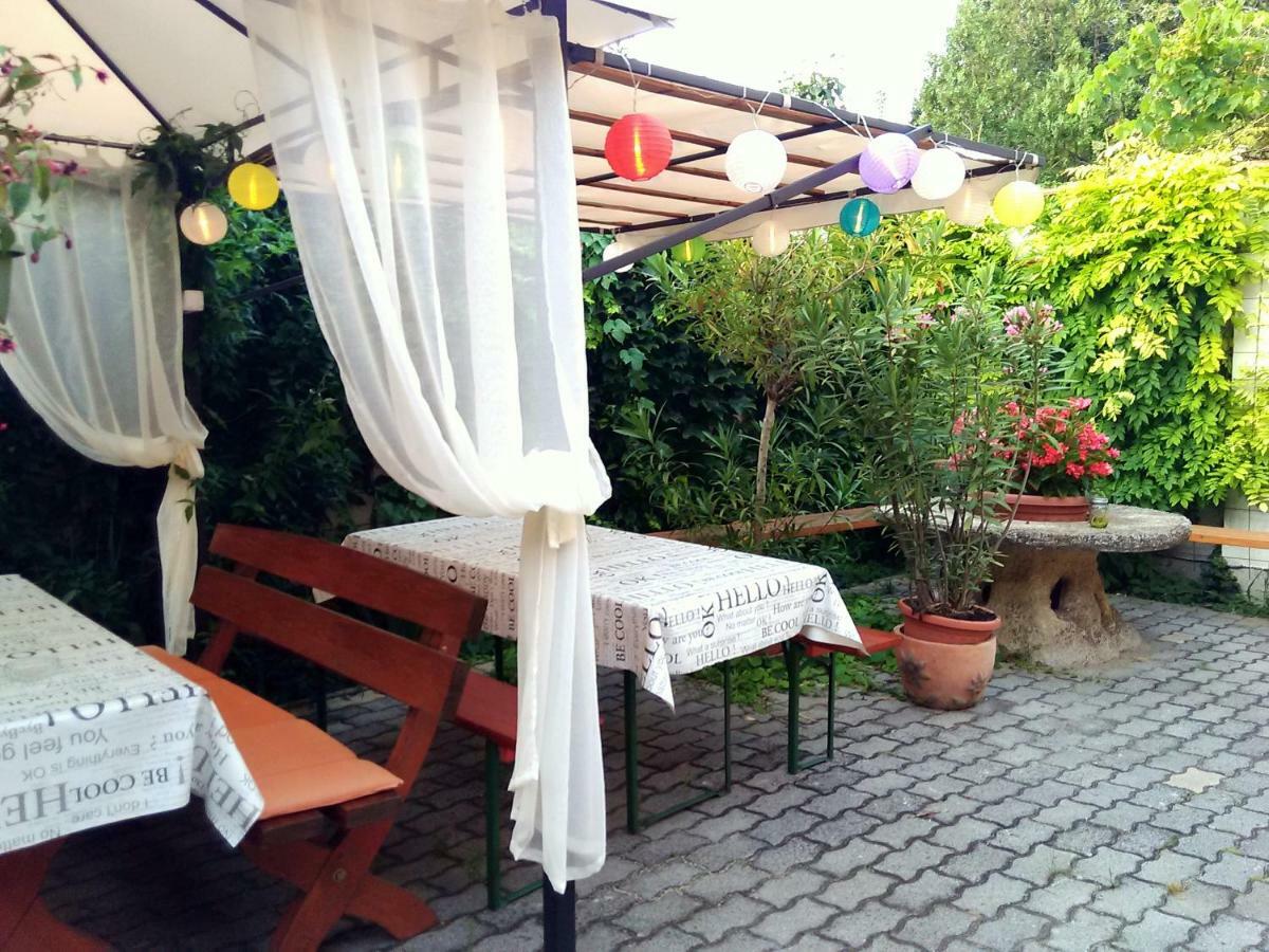 Burg Apartman Gyula Esterno foto
