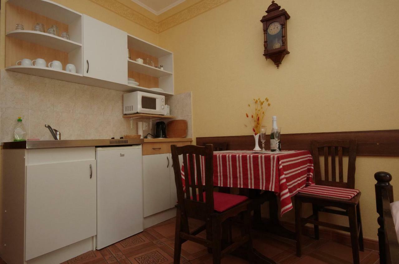 Burg Apartman Gyula Esterno foto