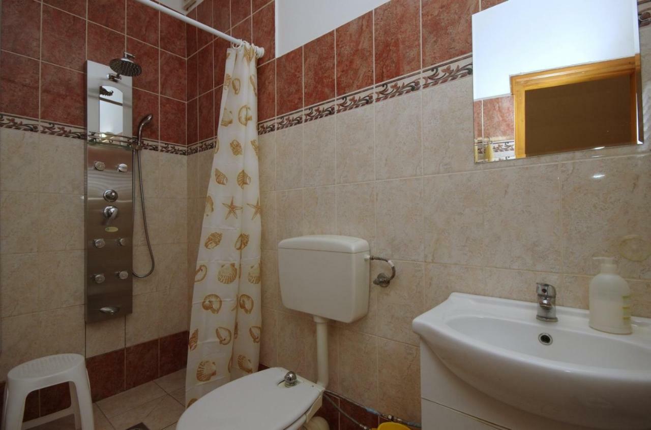 Burg Apartman Gyula Esterno foto