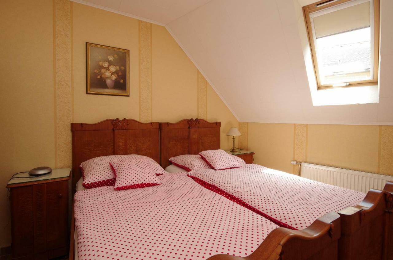Burg Apartman Gyula Esterno foto