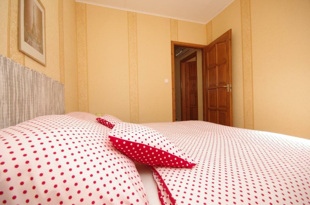 Burg Apartman Gyula Esterno foto