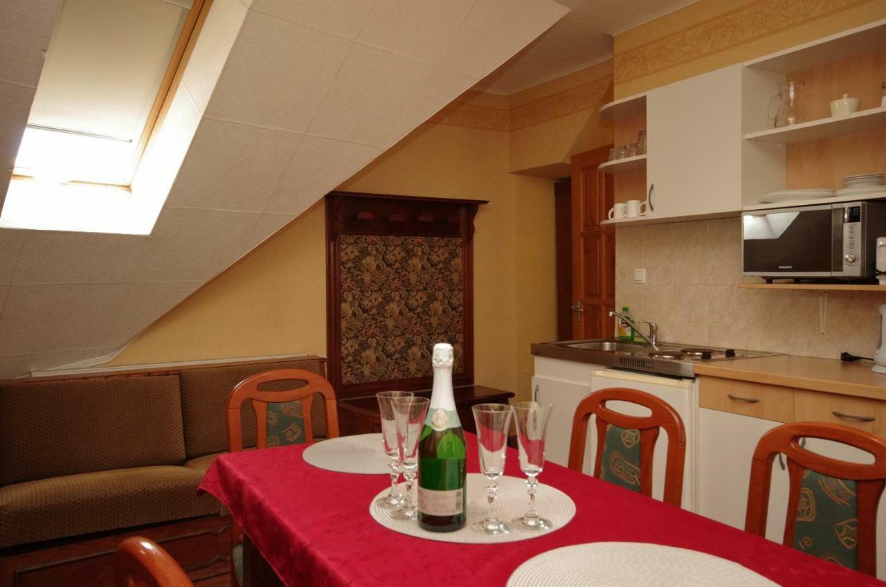 Burg Apartman Gyula Esterno foto