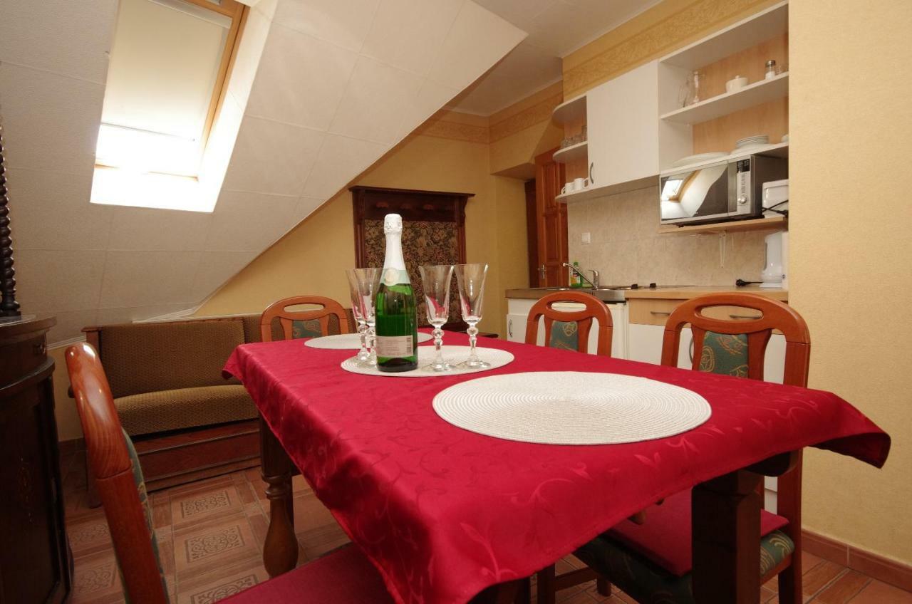 Burg Apartman Gyula Esterno foto