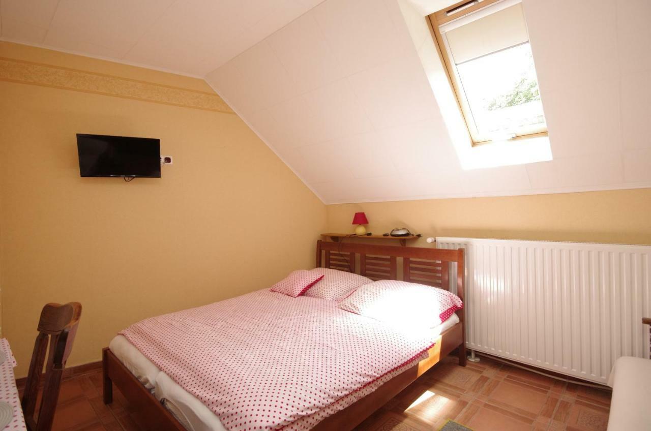 Burg Apartman Gyula Esterno foto