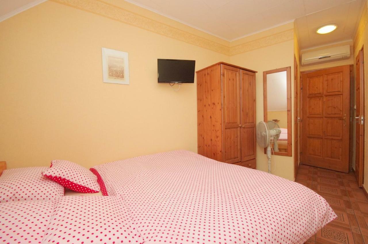Burg Apartman Gyula Esterno foto