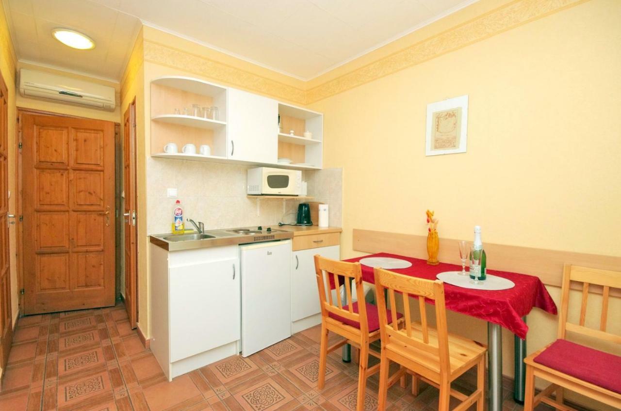 Burg Apartman Gyula Esterno foto